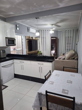 Imagem Casa com 2 Quartos à Venda, 100 m²