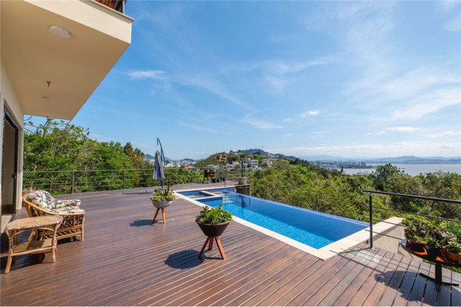 Imagem Casa com 3 Quartos à Venda, em João Paulo - Florianópolis Imagem Casa com 3 Quartos à Venda, em João Paulo - Florianópolis
