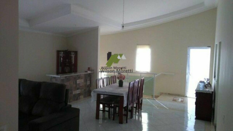 Imagem Casa com 3 Quartos à Venda, 240 m²