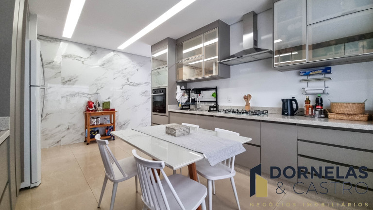 Imagem Casa com 5 Quartos à Venda, 800 m² em Guará I - Brasília Imagem Casa com 5 Quartos à Venda, 800 m² em Guará I - Brasília