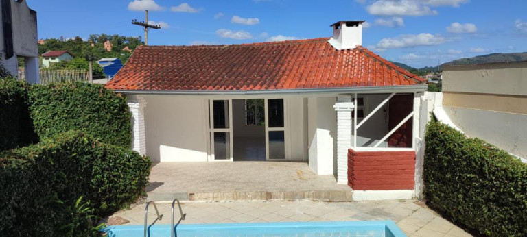 Imagem Casa com 3 Quartos à Venda, 310 m² em Vila Nova - Porto Alegre Imagem Casa com 3 Quartos à Venda, 310 m² em Vila Nova - Porto Alegre
