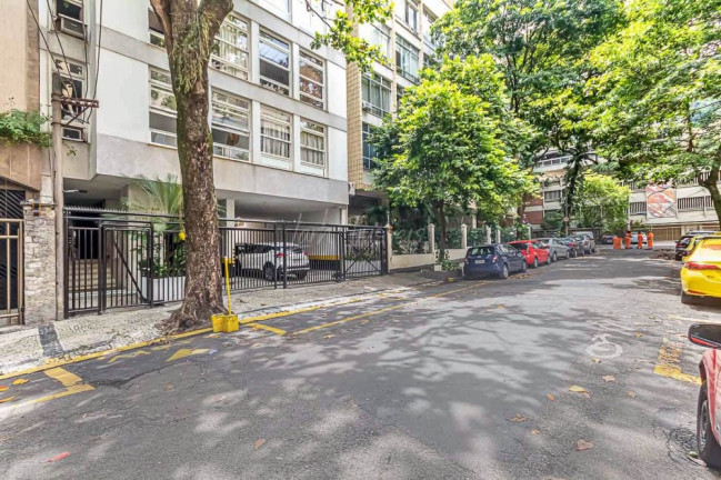 Imagem Apartamento com 2 Quartos à Venda, 80 m² em Copacabana - Rio De Janeiro