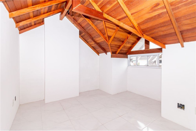 Imagem Casa com 3 Quartos à Venda, em Jardim Itu - Porto Alegre Imagem Casa com 3 Quartos à Venda, em Jardim Itu - Porto Alegre