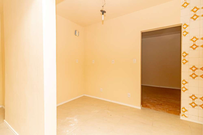 Imagem Imóvel com 2 Quartos à Venda, 78 m² em Santana - Porto Alegre Imagem Imóvel com 2 Quartos à Venda, 78 m² em Santana - Porto Alegre