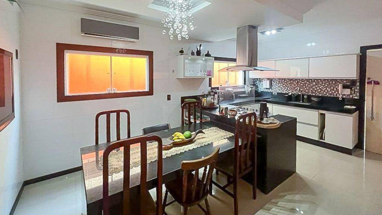 Imagem Casa com 4 Quartos à Venda, 290 m² em Itaipu - Niterói Imagem Casa com 4 Quartos à Venda, 290 m² em Itaipu - Niterói