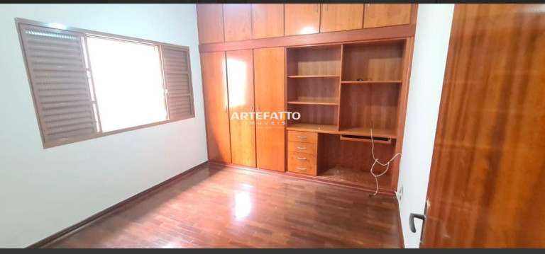 Imagem Casa com 3 Quartos à Venda, 200 m² Imagem Casa com 3 Quartos à Venda, 200 m²