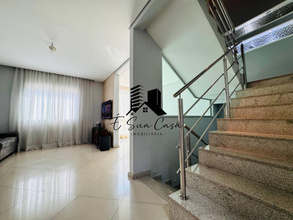 Casa com 3 Quartos à Venda, 250 m² em Cabral - Contagem