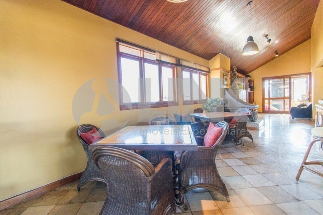 Imagem Imóvel com 3 Quartos à Venda, 384 m² em Petrópolis - Porto Alegre Imagem Imóvel com 3 Quartos à Venda, 384 m² em Petrópolis - Porto Alegre