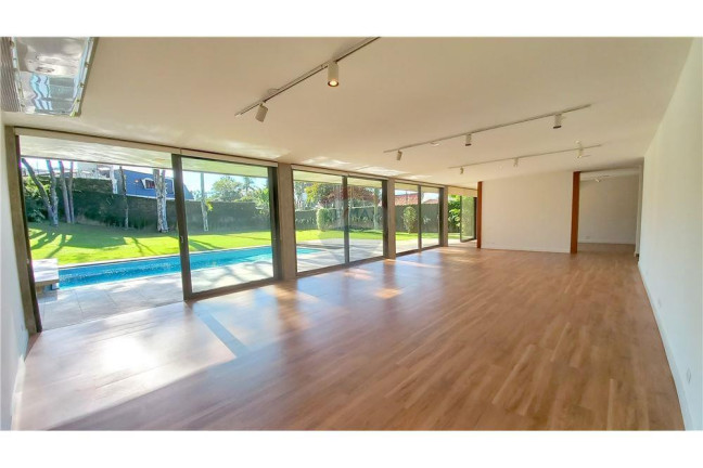 Casa com 5 Quartos para Alugar, 1.070 m² em Cidade Jardim - São Paulo
