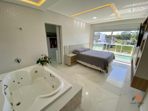 Imagem Casa com 4 Quartos à Venda, 300 m²