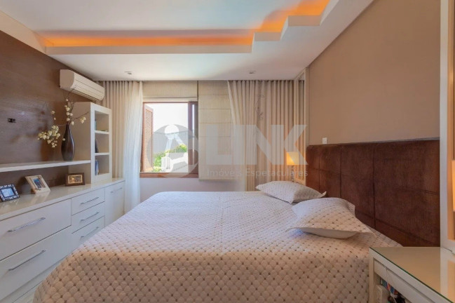 Imagem Casa com 4 Quartos à Venda, 449 m² em Jardim Itu - Porto Alegre