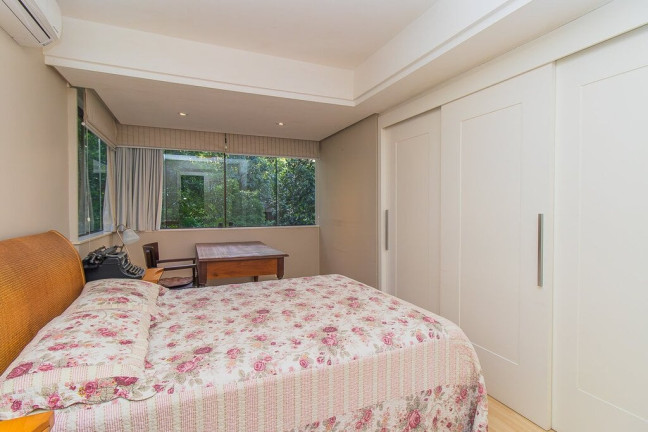 Imagem Imóvel com 3 Quartos à Venda, 148 m² em Moinhos De Vento - Porto Alegre Imagem Imóvel com 3 Quartos à Venda, 148 m² em Moinhos De Vento - Porto Alegre