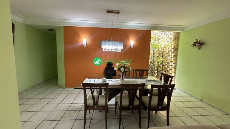 Imagem Casa com 3 Quartos à Venda, 261 m² Imagem Casa com 3 Quartos à Venda, 261 m²