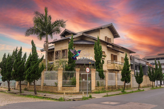 Imagem Casa com 3 Quartos à Venda, 394 m² em Vila Eunice Nova - Cachoeirinha Imagem Casa com 3 Quartos à Venda, 394 m² em Vila Eunice Nova - Cachoeirinha