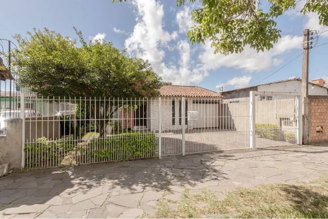 Imagem Casa com 4 Quartos à Venda, 381 m² em Camaquã - Porto Alegre Imagem Casa com 4 Quartos à Venda, 381 m² em Camaquã - Porto Alegre