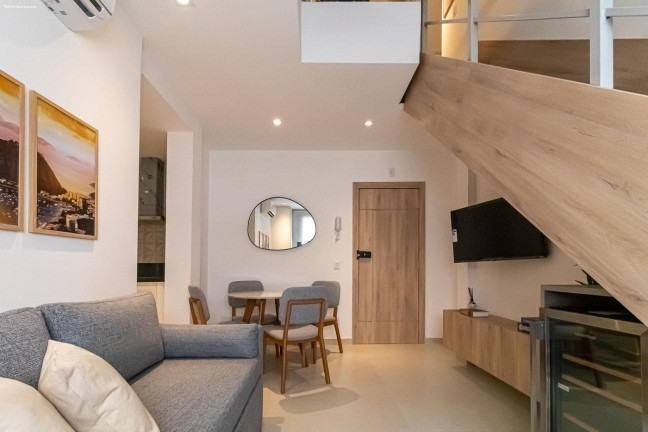 Imagem Apartamento com 2 Quartos à Venda, 68 m² em Copacabana - Rio De Janeiro
