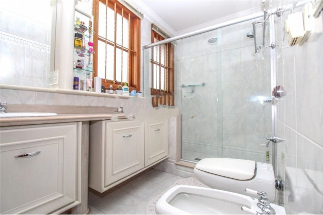 Imagem Casa com 3 Quartos à Venda, em Medianeira - Porto Alegre Imagem Casa com 3 Quartos à Venda, em Medianeira - Porto Alegre