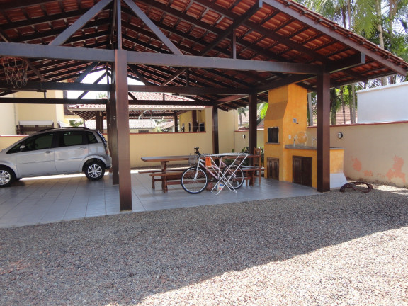 Imagem Casa com 3 Quartos à Venda, 260 m² em America - Joinville