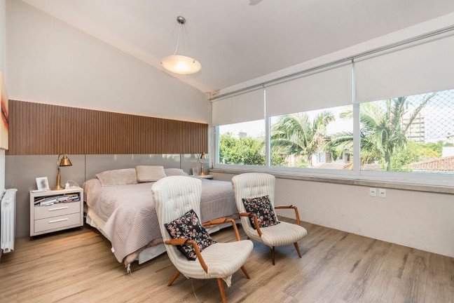 Imagem Casa com 3 Quartos à Venda, 300 m² em Jardim Lindóia - Porto Alegre Imagem Casa com 3 Quartos à Venda, 300 m² em Jardim Lindóia - Porto Alegre