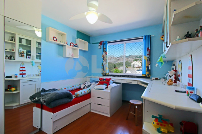Imagem Imóvel com 3 Quartos à Venda, 179 m² em Cristal - Porto Alegre