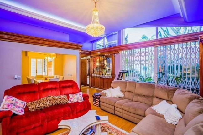 Imagem Casa com 4 Quartos à Venda, 376 m² em Jardim Itu - Porto Alegre Imagem Casa com 4 Quartos à Venda, 376 m² em Jardim Itu - Porto Alegre