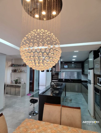 Imagem Sobrado com 3 Quartos à Venda, 205 m² Imagem Sobrado com 3 Quartos à Venda, 205 m²