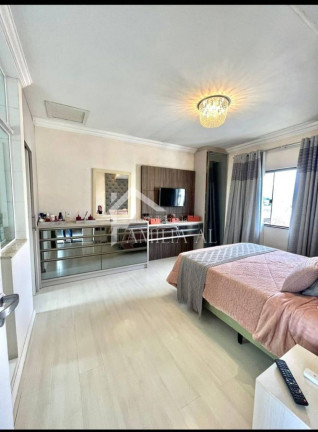 Imagem Casa com 3 Quartos à Venda, 230 m² em Boehmerwald - Joinville Imagem Casa com 3 Quartos à Venda, 230 m² em Boehmerwald - Joinville