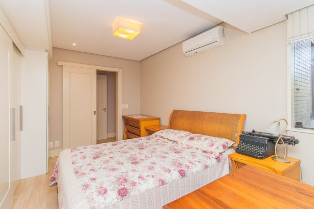 Imagem Imóvel com 3 Quartos à Venda, 148 m² em Moinhos De Vento - Porto Alegre Imagem Imóvel com 3 Quartos à Venda, 148 m² em Moinhos De Vento - Porto Alegre
