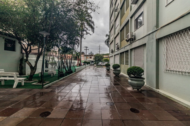 Imagem Imóvel com 2 Quartos à Venda, 56 m² em Menino Deus - Porto Alegre Imagem Imóvel com 2 Quartos à Venda, 56 m² em Menino Deus - Porto Alegre