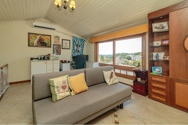 Imagem Casa com 3 Quartos à Venda, 160 m² em Chácara Das Pedras - Porto Alegre Imagem Casa com 3 Quartos à Venda, 160 m² em Chácara Das Pedras - Porto Alegre