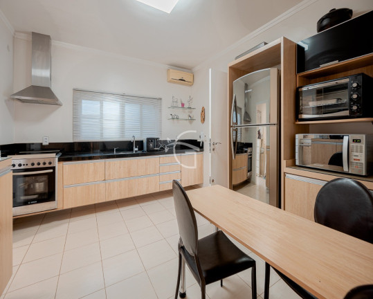 Imagem Casa com 4 Quartos à Venda,  em América - Joinville