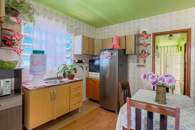 Imagem Casa com 5 Quartos à Venda, 128 m² em Vila Jardim - Porto Alegre Imagem Casa com 5 Quartos à Venda, 128 m² em Vila Jardim - Porto Alegre