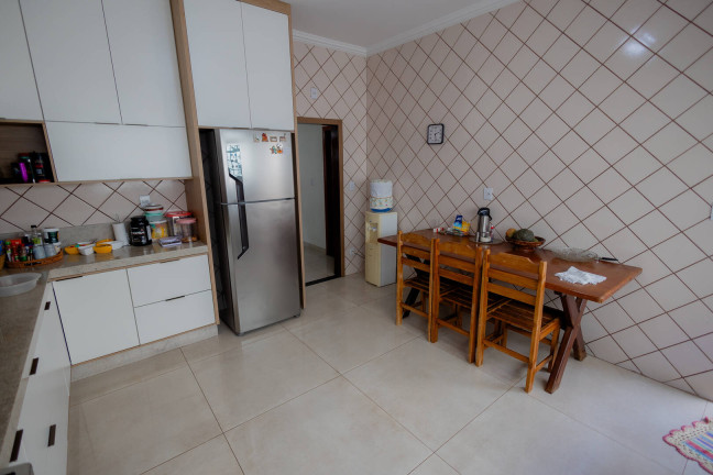 Imagem Casa com 4 Quartos à Venda,  em Jardim Califórnia - Cuiabá
