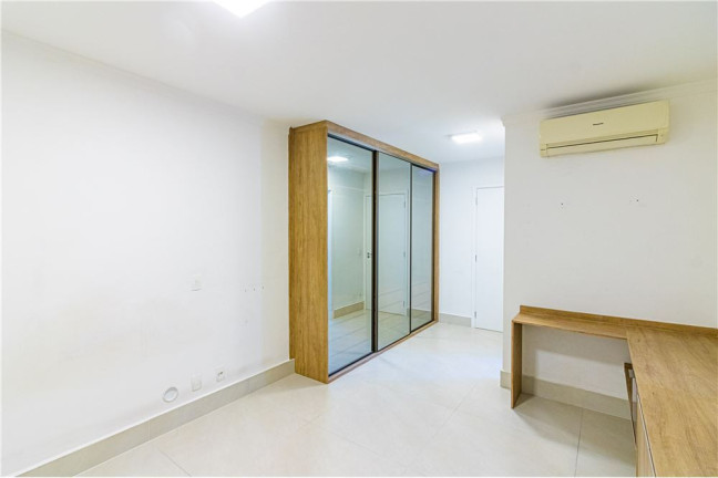 Imagem Imóvel com 2 Quartos à Venda,  em Vila Ipojuca - São Paulo