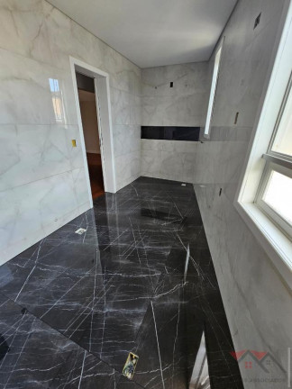 Imagem Sobrado com 4 Quartos à Venda, 411 m² em Glória - Joinville