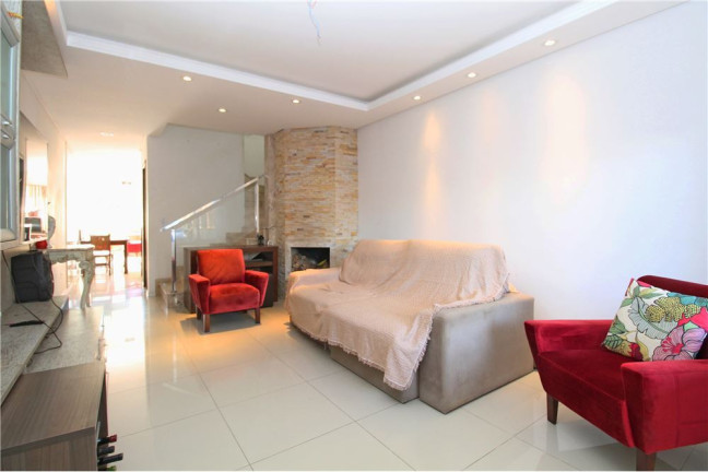 Imagem Casa com 3 Quartos à Venda, em Guarujá - Porto Alegre Imagem Casa com 3 Quartos à Venda, em Guarujá - Porto Alegre