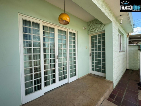 Imagem Casa com 3 Quartos à Venda, 241 m² em Setor Aeroporto - Goiânia Imagem Casa com 3 Quartos à Venda, 241 m² em Setor Aeroporto - Goiânia