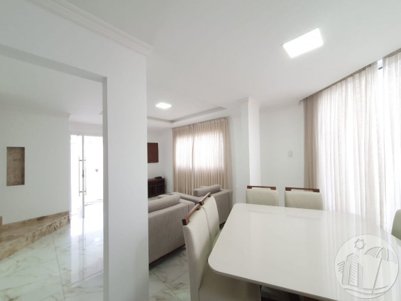 Imagem Sobrado com 3 Quartos à Venda, 304 m² em Centro - Balneário Camboriú Imagem Sobrado com 3 Quartos à Venda, 304 m² em Centro - Balneário Camboriú