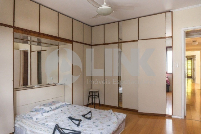 Imagem Casa com 5 Quartos à Venda, 297 m² em Chácara Das Pedras - Porto Alegre Imagem Casa com 5 Quartos à Venda, 297 m² em Chácara Das Pedras - Porto Alegre