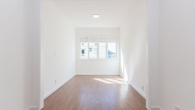 Imagem Imóvel com 1 Quarto à Venda, 26 m² em Copacabana - Rio De Janeiro Imagem Imóvel com 1 Quarto à Venda, 26 m² em Copacabana - Rio De Janeiro