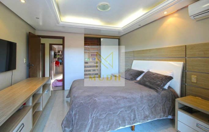 Imagem Casa com 4 Quartos à Venda, 300 m² em Ipanema - Porto Alegre Imagem Casa com 4 Quartos à Venda, 300 m² em Ipanema - Porto Alegre