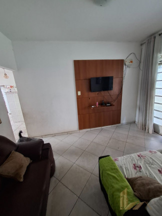 Imagem Casa com 5 Quartos à Venda, 200 m² em São João Batista (venda Nova) - Belo Horizonte Imagem Casa com 5 Quartos à Venda, 200 m² em São João Batista (venda Nova) - Belo Horizonte