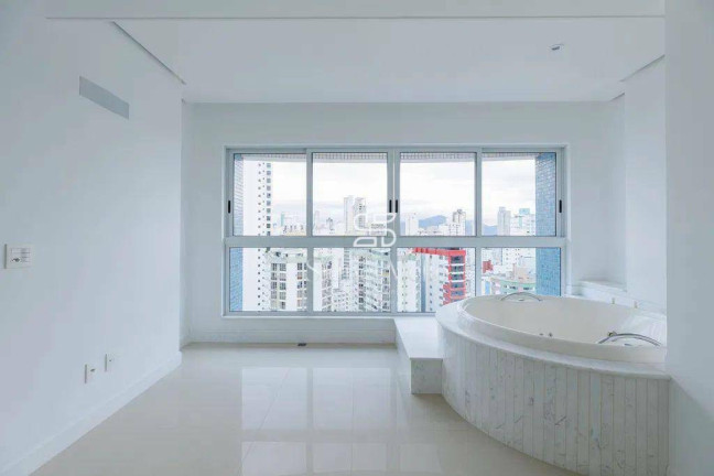 Imagem Apartamento com 2 Quartos à Venda, 252 m² em 2 Quadra Centro - Balneário Camboriú