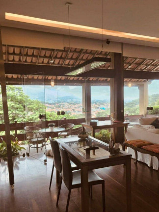 Casa com 4 Quartos à Venda, 380 m² em Camboinhas - Niterói