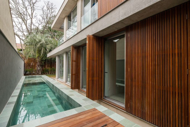 Imagem Apartamento com 3 Quartos à Venda, 206 m² em Três Figueiras - Porto Alegre Imagem Apartamento com 3 Quartos à Venda, 206 m² em Três Figueiras - Porto Alegre