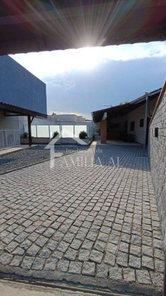 Imagem Casa com 3 Quartos à Venda, em Boehmerwald - Joinville Imagem Casa com 3 Quartos à Venda, em Boehmerwald - Joinville