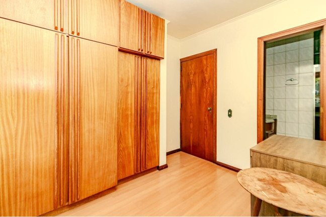 Imagem Casa com 3 Quartos à Venda, 243 m² em Menino Deus - Porto Alegre Imagem Casa com 3 Quartos à Venda, 243 m² em Menino Deus - Porto Alegre