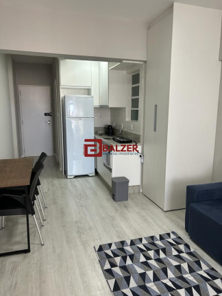 Imagem Apartamento com 1 Quarto à Venda, 40 m² em Centro - Florianópolis Imagem Apartamento com 1 Quarto à Venda, 40 m² em Centro - Florianópolis
