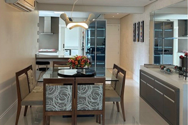 Imagem Imóvel com 3 Quartos à Venda, 136 m² em Centro - Balneário Camboriú Imagem Imóvel com 3 Quartos à Venda, 136 m² em Centro - Balneário Camboriú