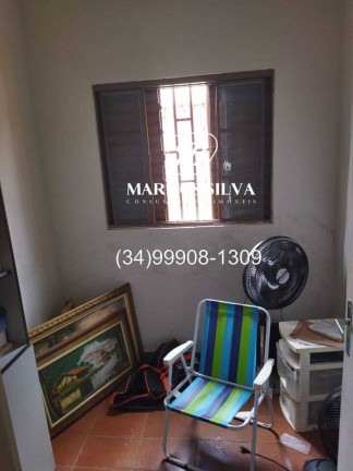Imagem Casa com 1 Quarto à Venda, em Santa Mônica - Uberlândia Imagem Casa com 1 Quarto à Venda, em Santa Mônica - Uberlândia